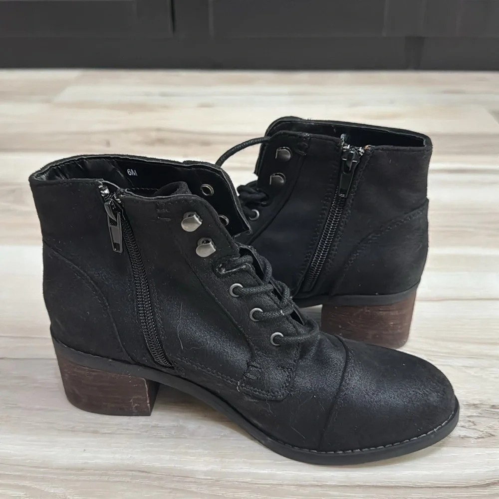 Bella Vita Sarina Black Lace Up Ankle Booties Size 6 Like New